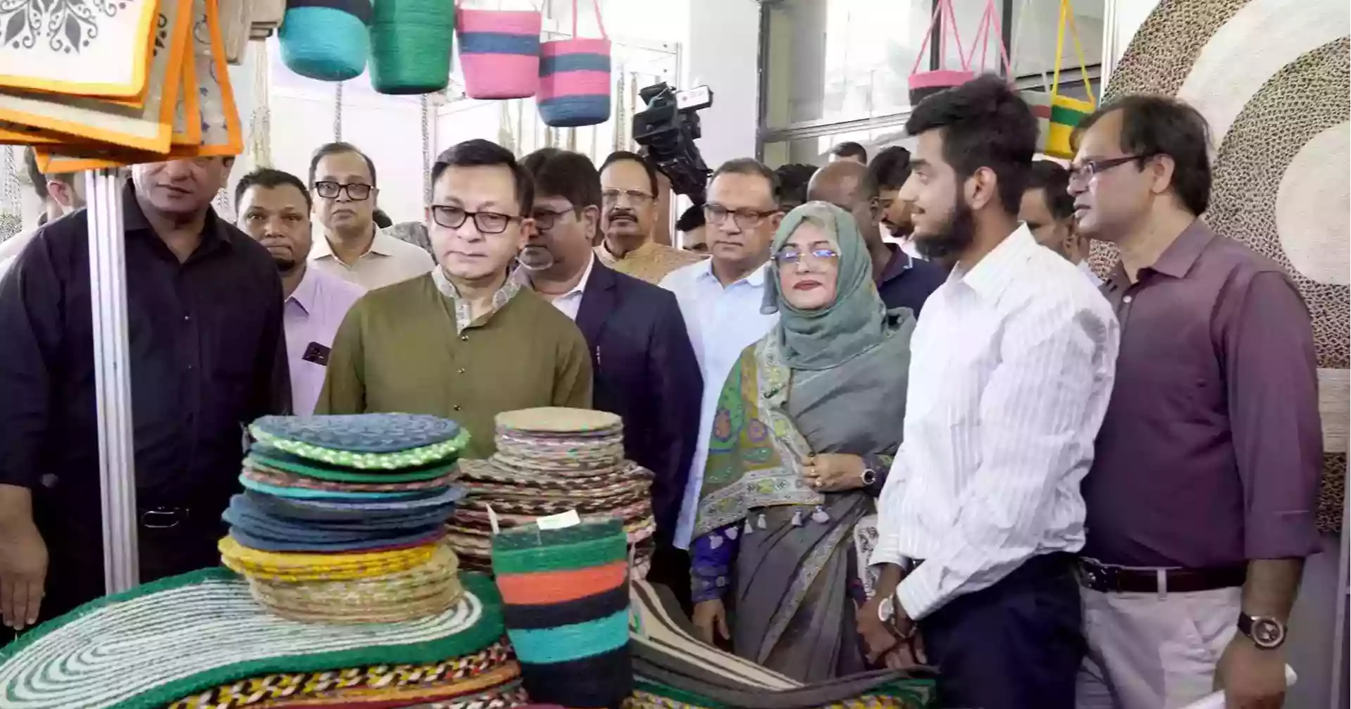 Jute and Textiles Minister briefs JS on govt initiatives to revive jute industry