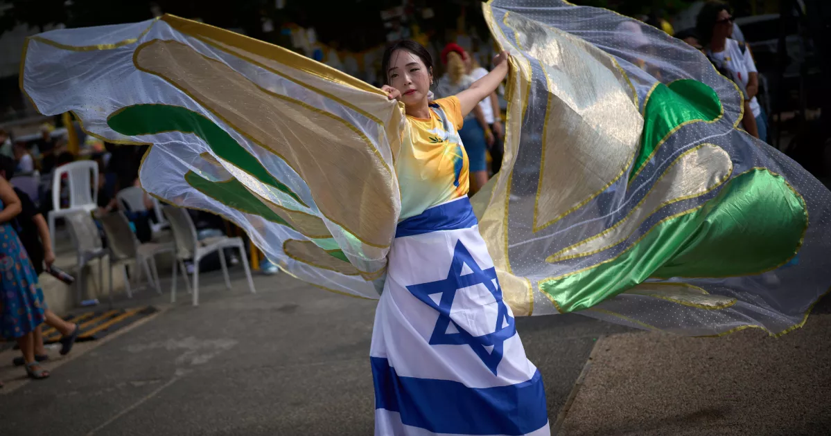 Hostages expected to be freed from Gaza 'in a few hours', says Israel