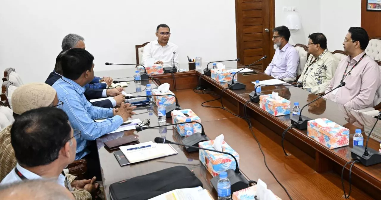 PM discusses progress of BRT project with experts