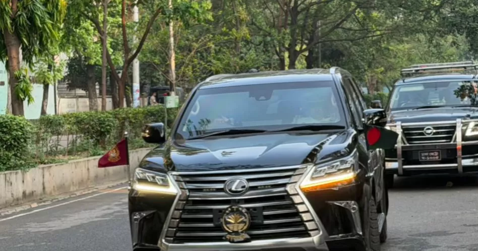 PM’s vehicle flies national flag for first time since taking office