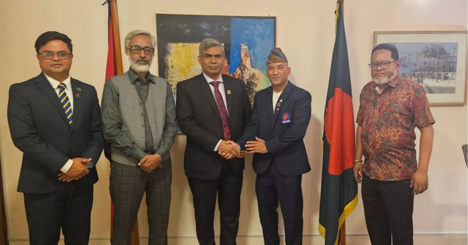 Visiting Bangladeshi photojournalists meet Ambassador in Nepal