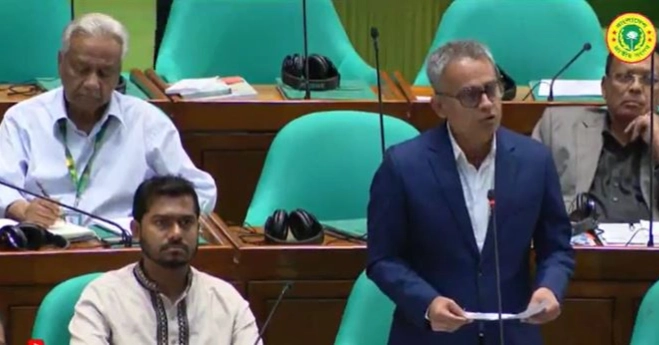 Govt plans strict policy to keep three-wheelers off highways, minister tells JS