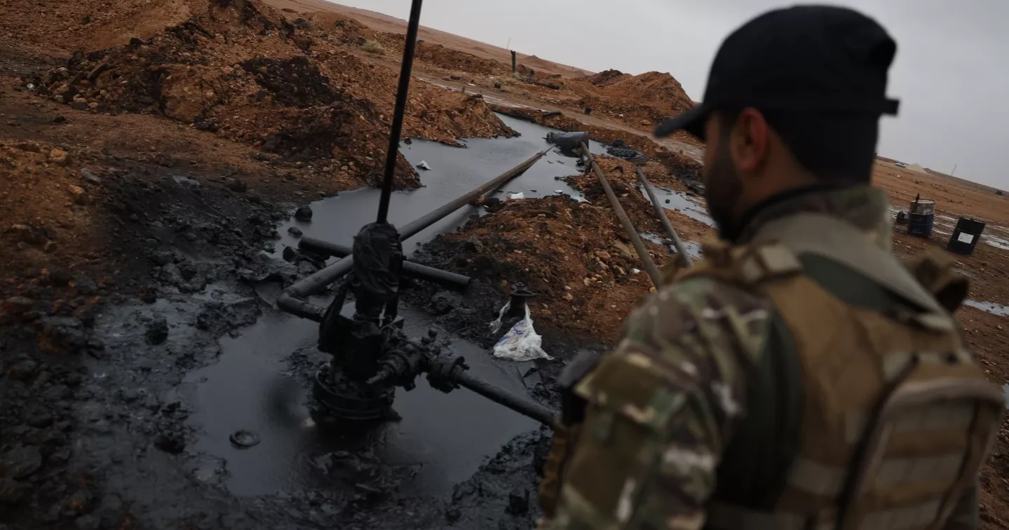 Syrian forces seize key town and oil fields from Kurdish-led SDF in eastward offensive