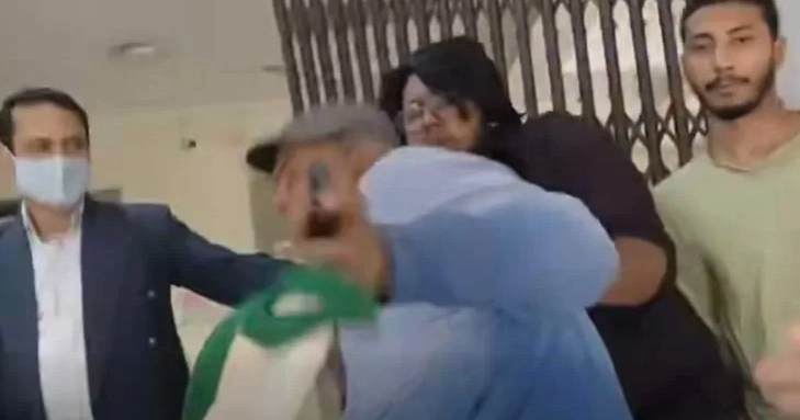 Awami-leaning teacher chased away from DU campus by students