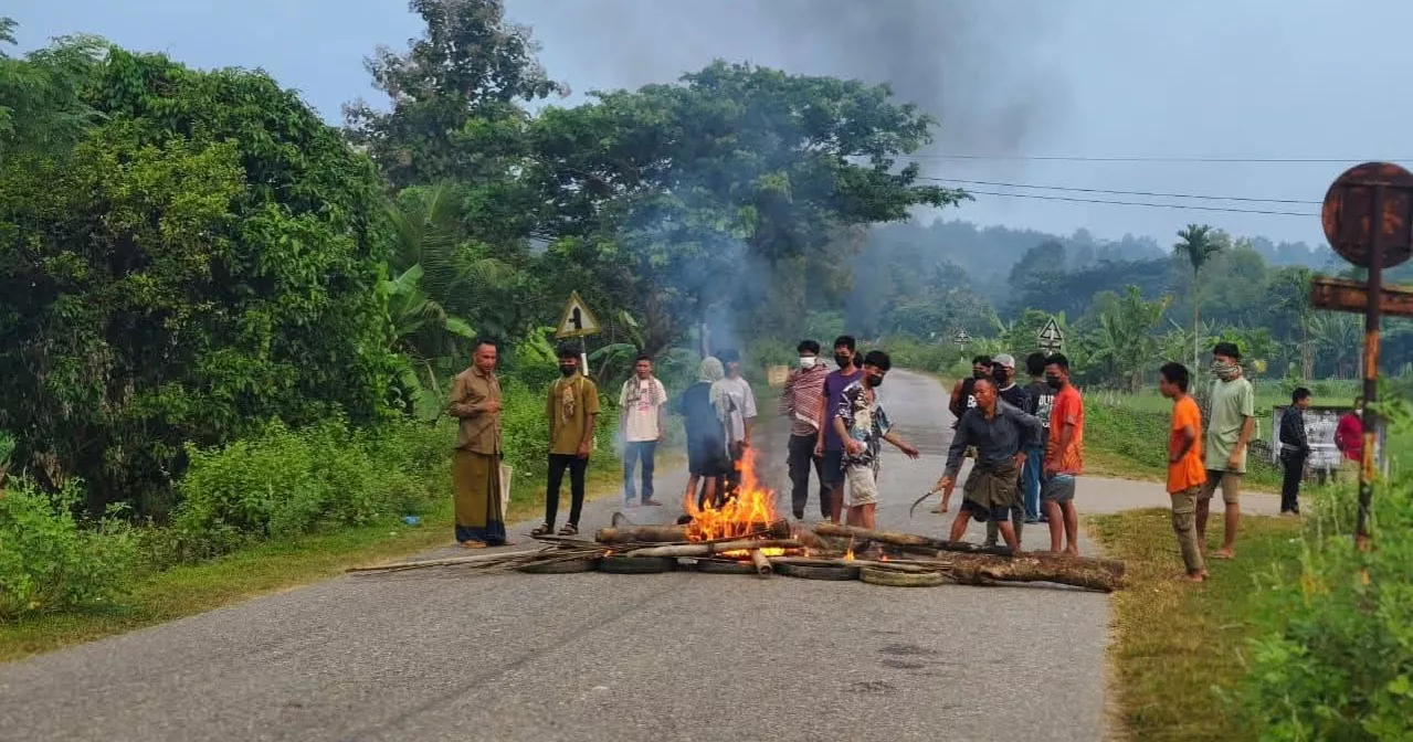 Sajek road blockade enters third day; tourism disrupted