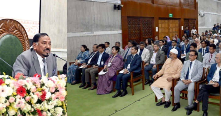 Speaker tells DCs to be active proponents of country's democracy