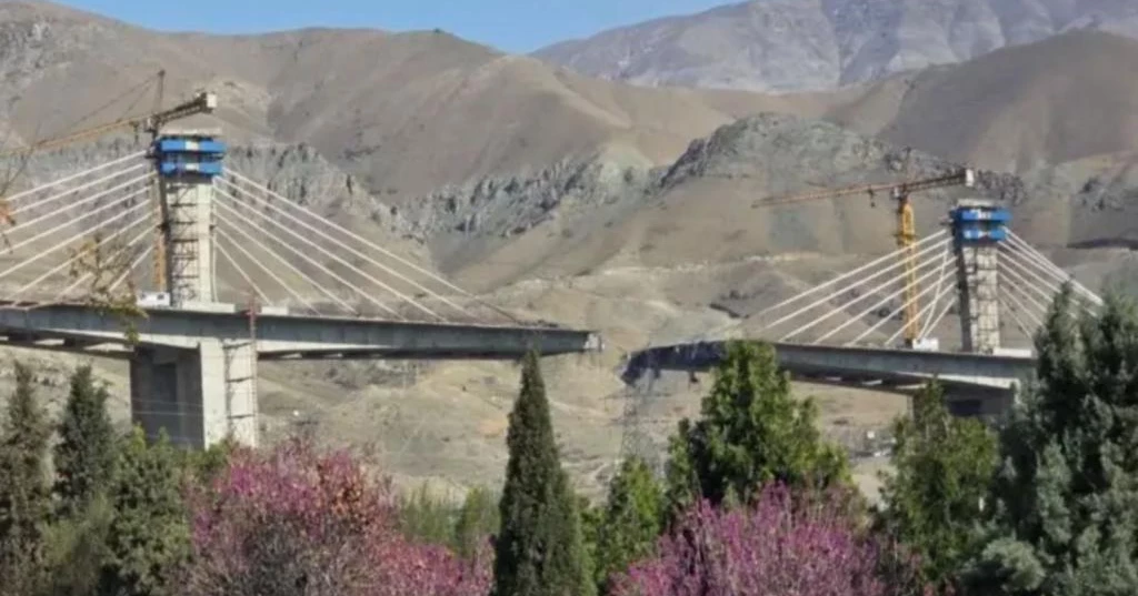 Trump shares bridge collapse video, urges Iran to ‘make a deal’
