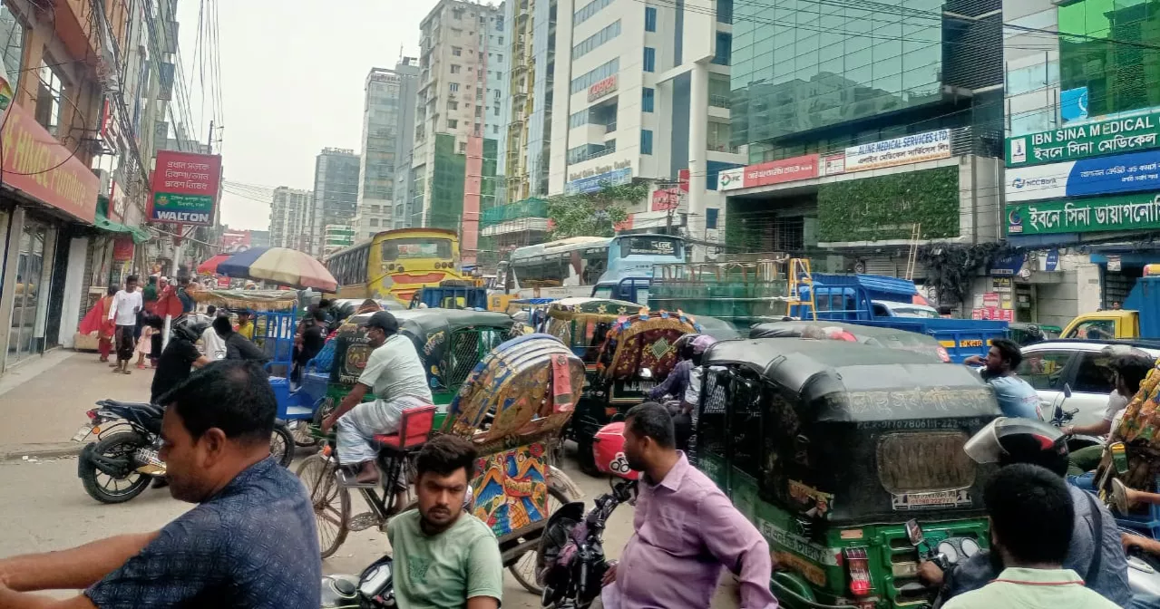 JnU students continue sit-in for second day, block Kakrail intersection