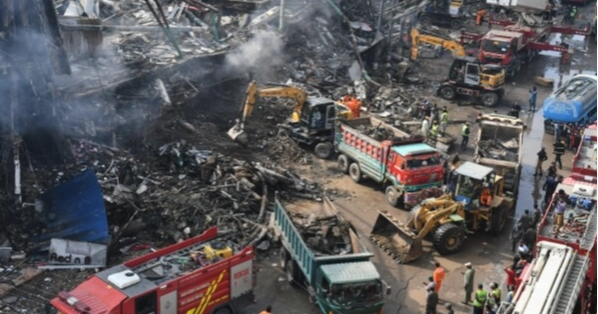 Karachi mall fire kills 23 as rescuers search for missing