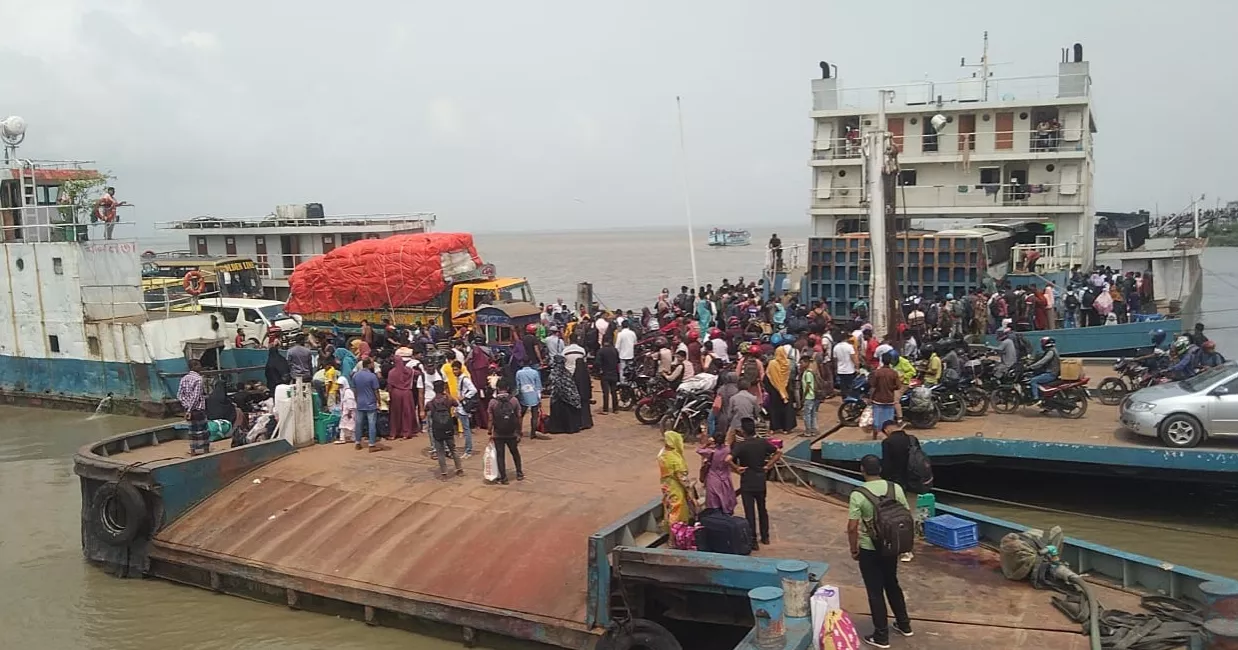 Paturia ferry terminal sees increased traffic amid Eid rush