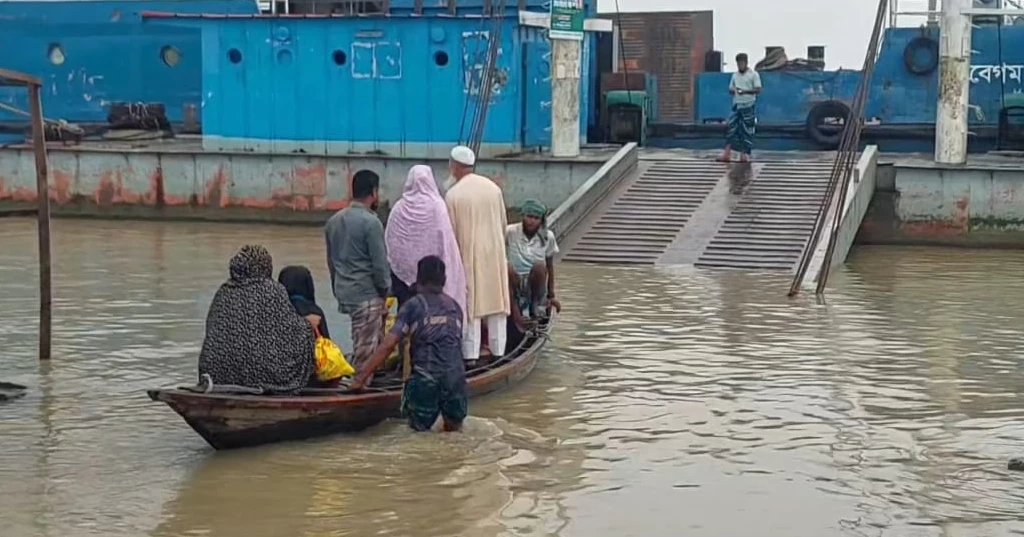 Bay depression: Launch, sea-truck movement on 10 Bhola routes suspended