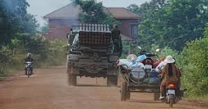 Thousands displaced as border fighting between Thailand and Cambodia escalates