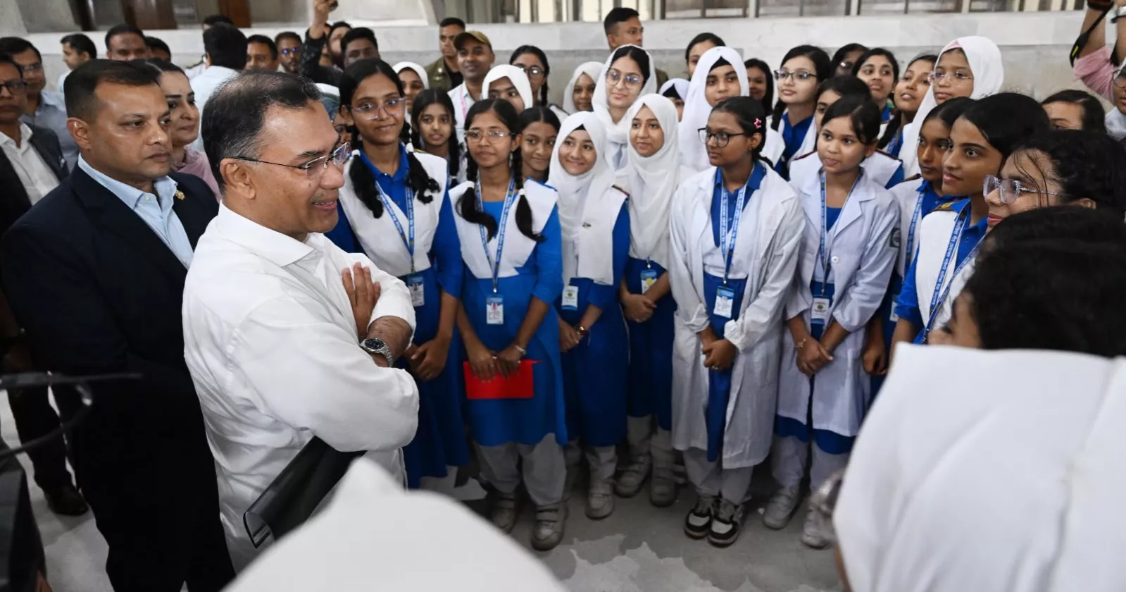 PM asks students to become skilled, responsible citizens