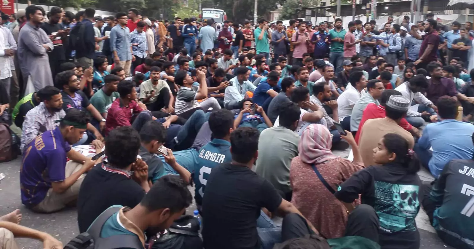 JnU protesters vow to continue their movement with rally and hunger strike