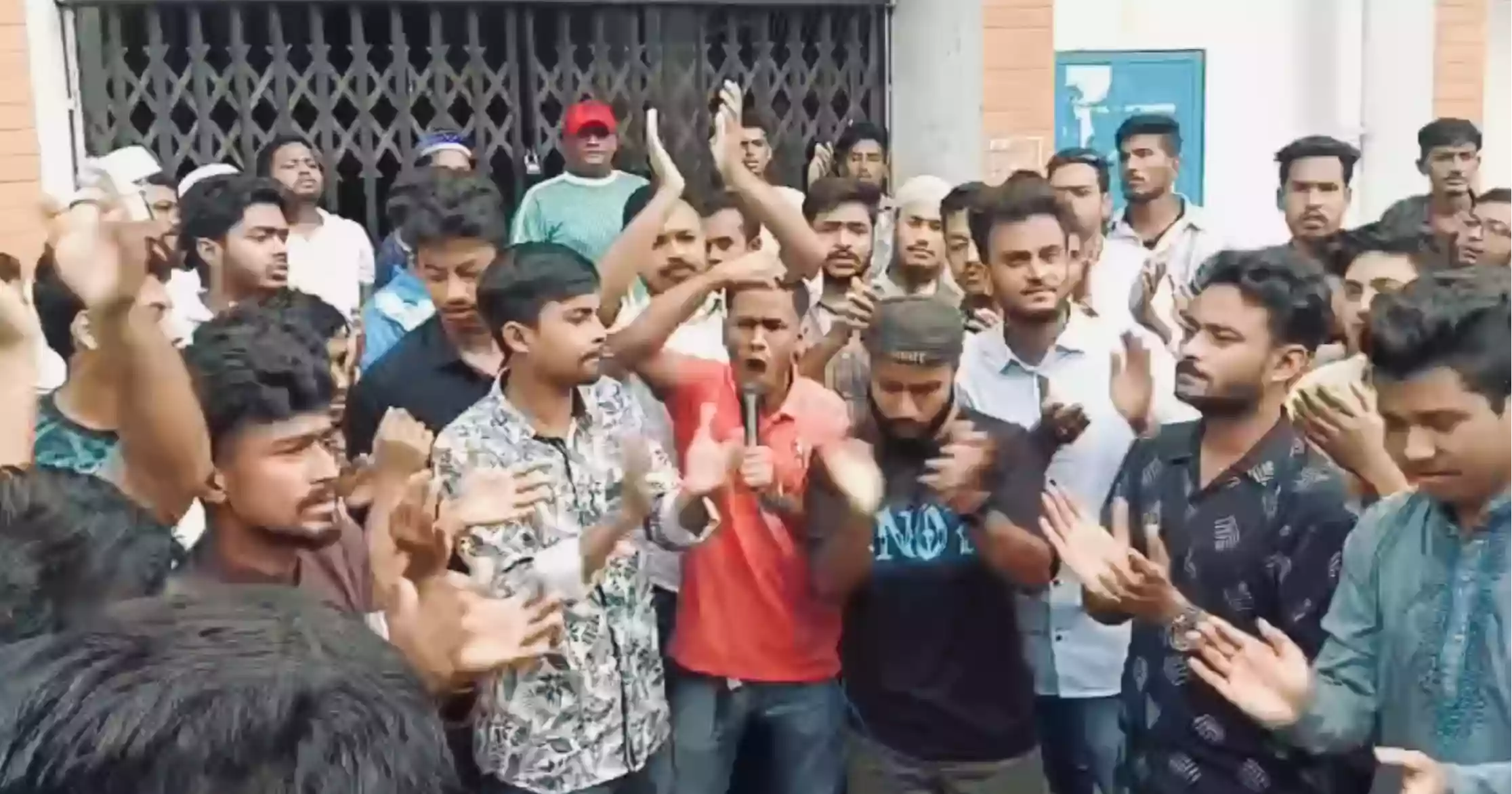BM College students lock departments demanding housing facilities