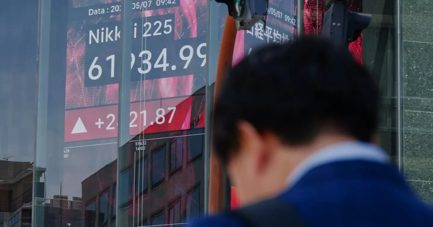 Asian shares rise, oil falls on Iran peace talks hopes
