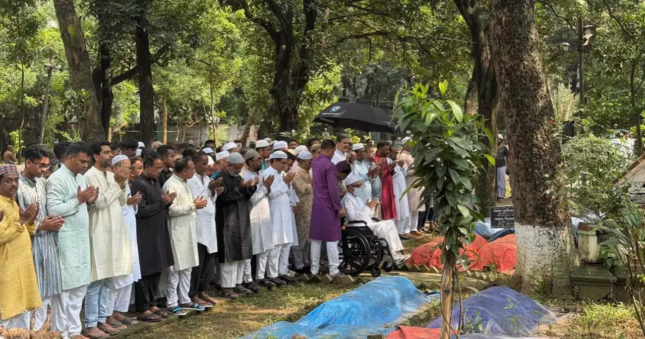 Mirza Abbas visits parents’ graves, offers Fateha
