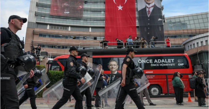 Turkish police raid CHP headquarters, fire tear gas and rubber bullets