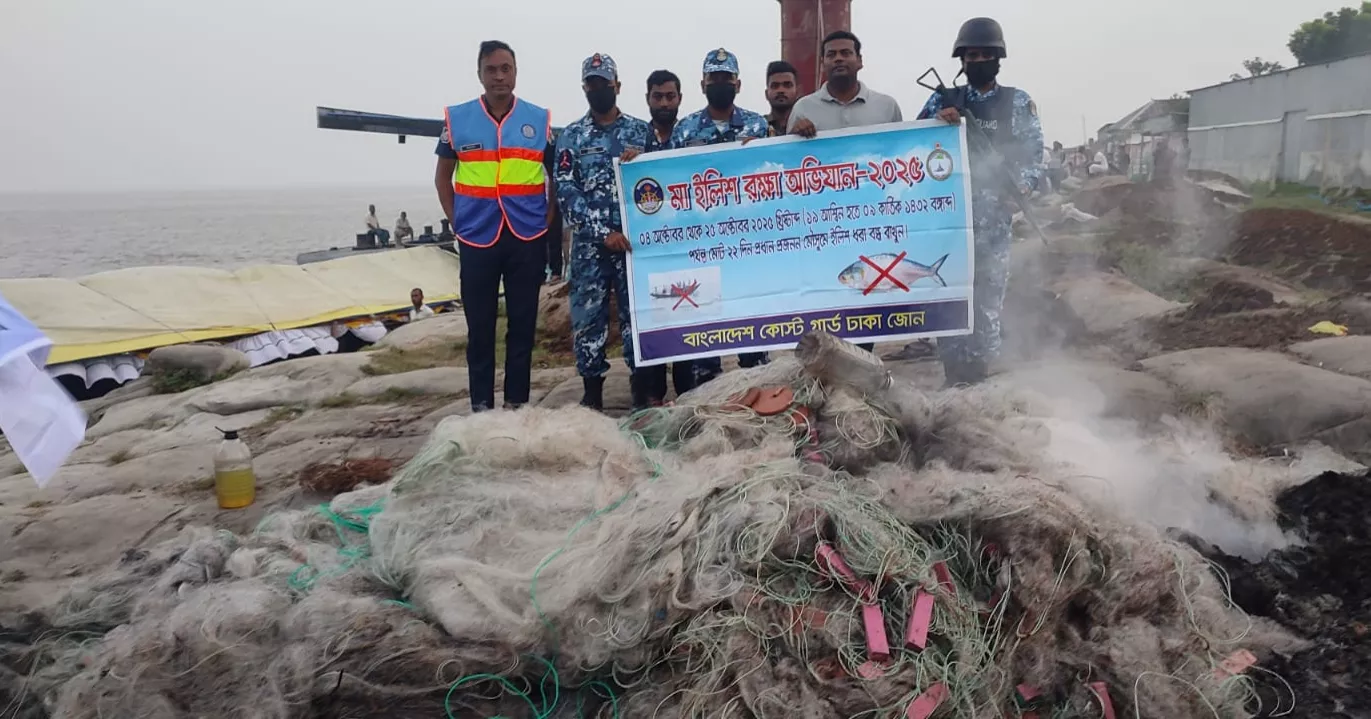 Authorities in Rajbari destroy Tk 3.5 crore worth illegal nets; 130 fishermen penalized
