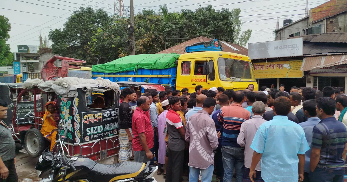 Locals block highway for ‘Burimari Express’ to start from Burimari Station in Lalmonirhat
