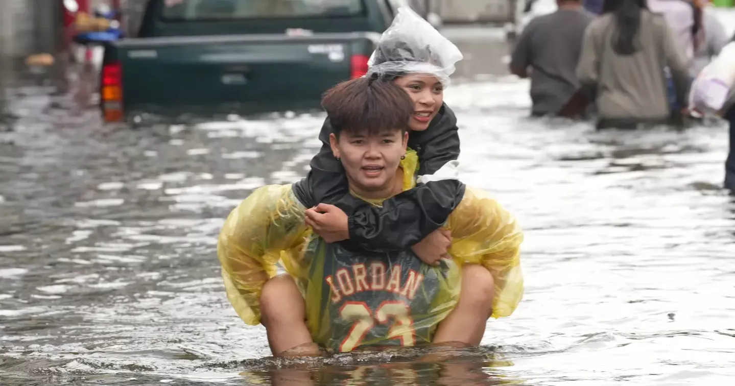 Bangkok floods ease as heavy rains affect 700,000 