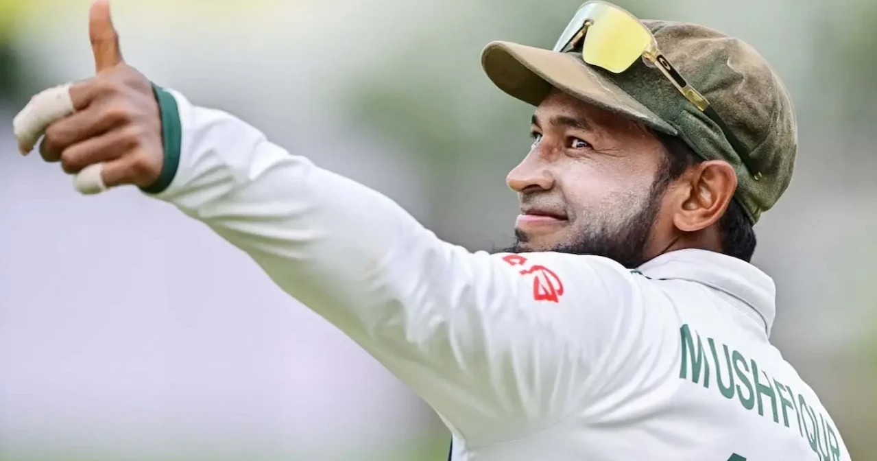 Mushfiqur Rahim takes a blow to his finger in training