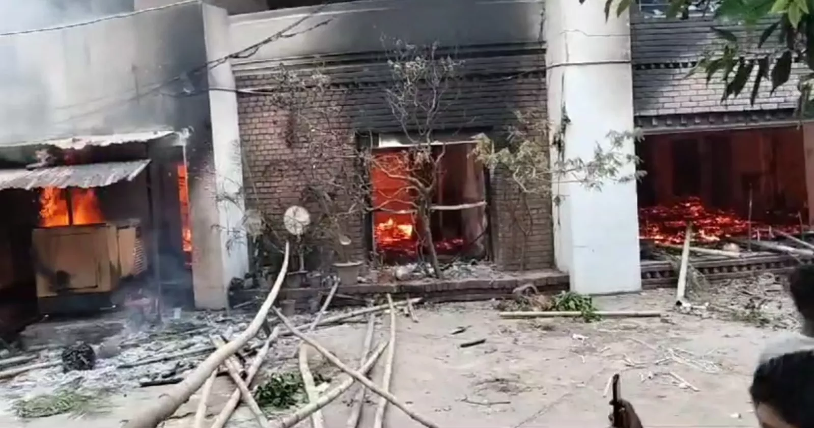 Bangabandhu Museum, AL offices in Dhaka attacked