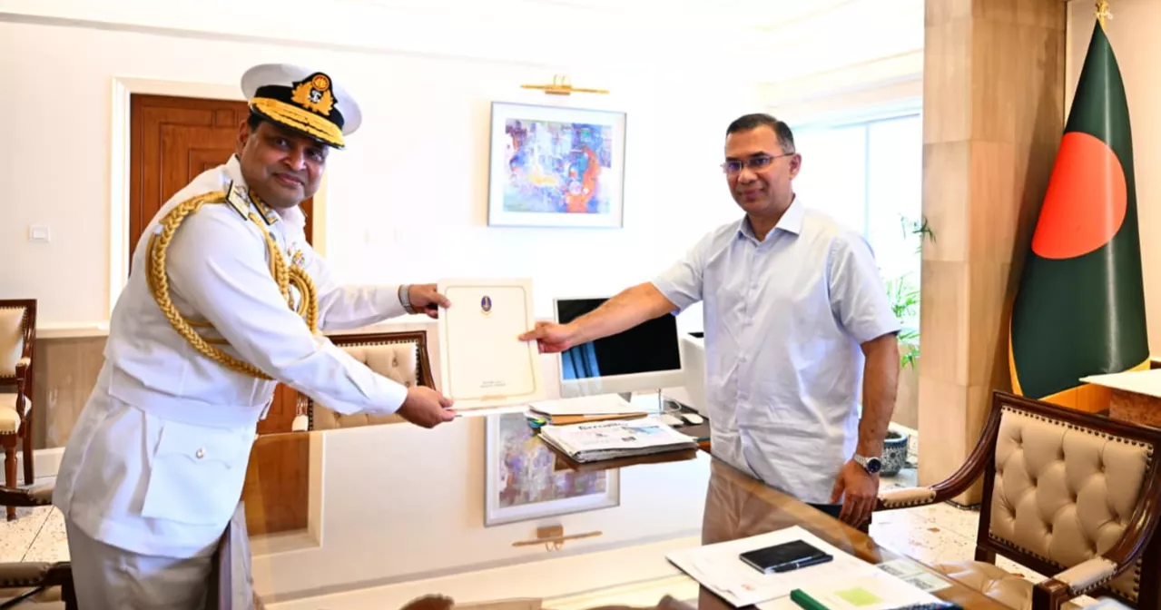 New Navy chief pays courtesy call on PM