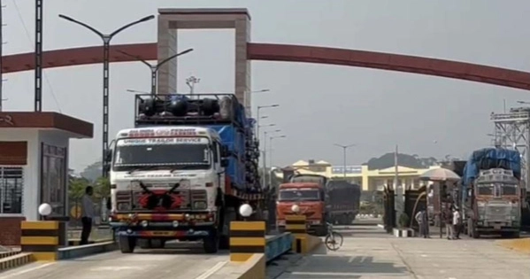 Trade through Benapole resumes after 10-day Eid holiday