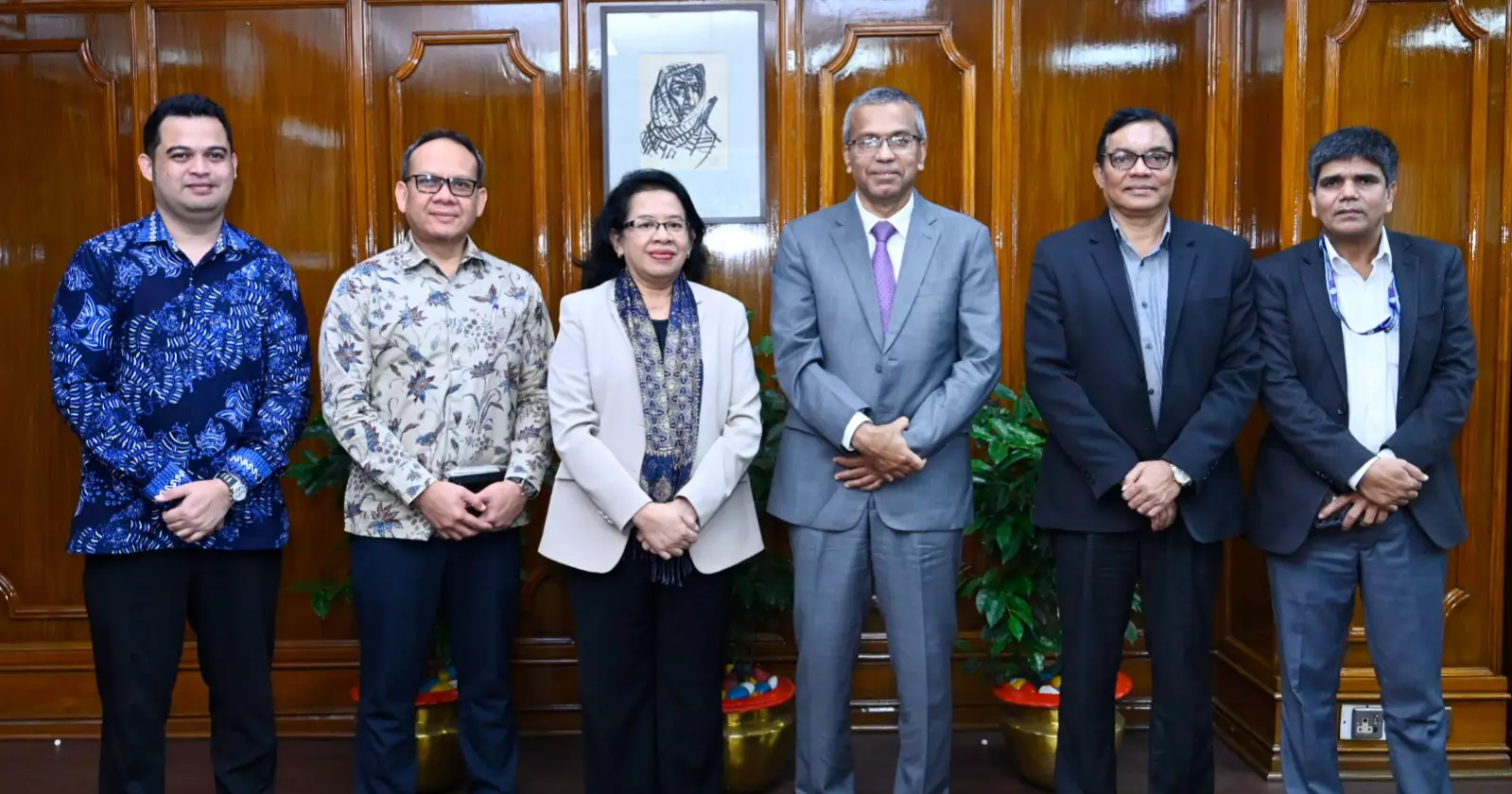 Indonesian envoy discusses boosting trade ties with BB governor