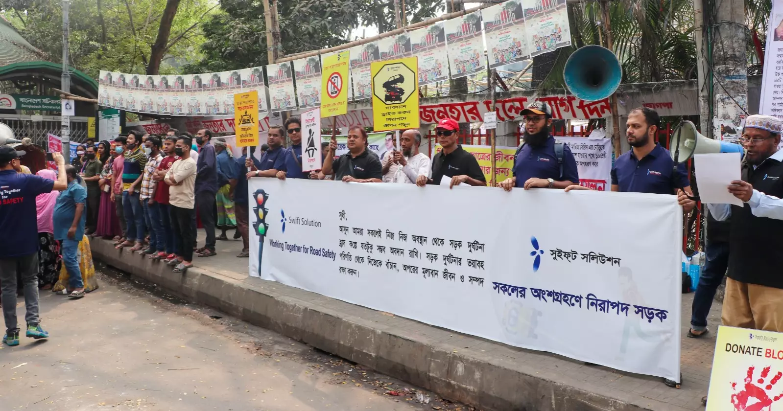 Massive road safety awareness campaign in Dhaka held