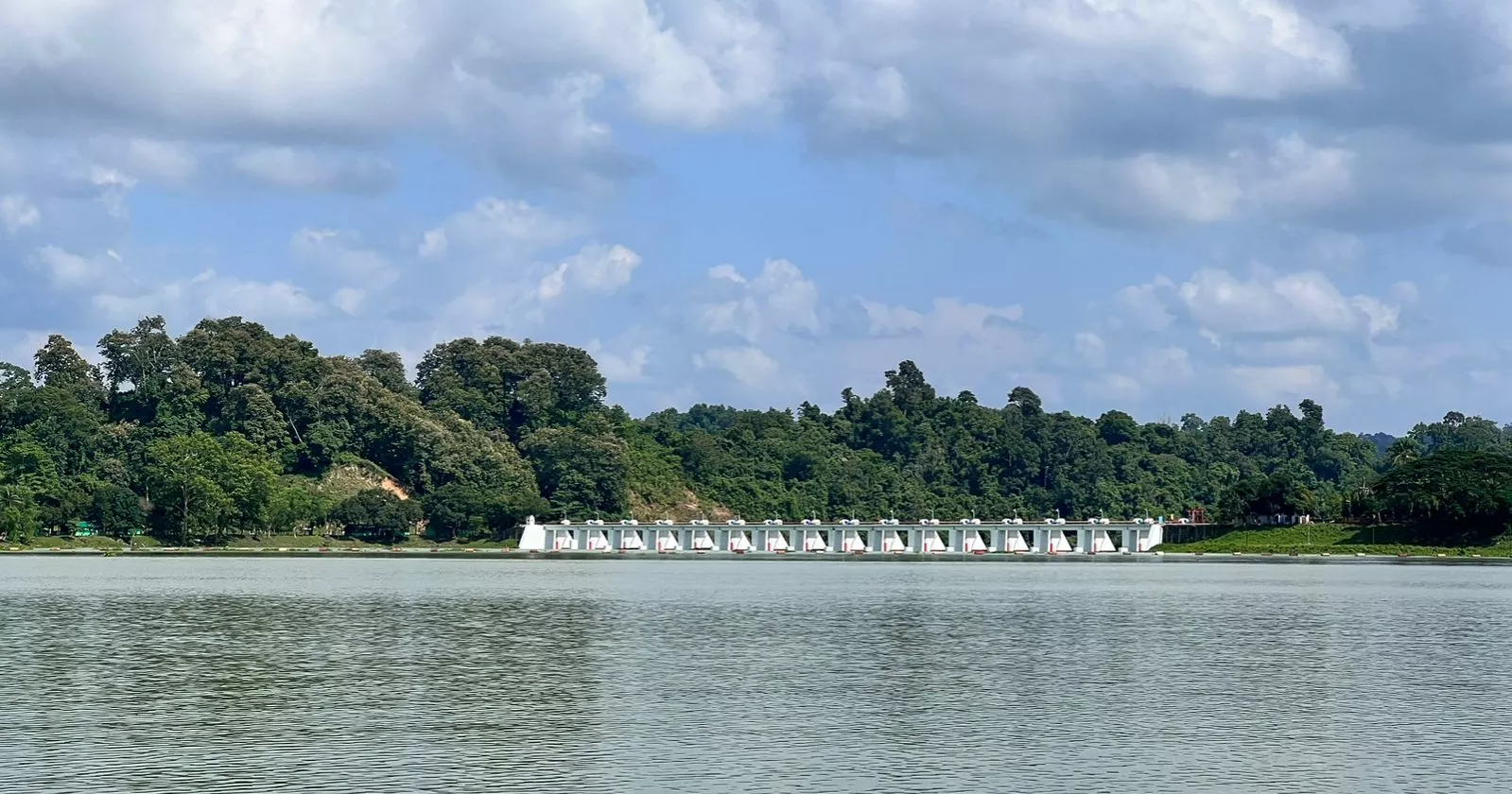 All 16 sluice gates of Kaptai dam shut as water level drops