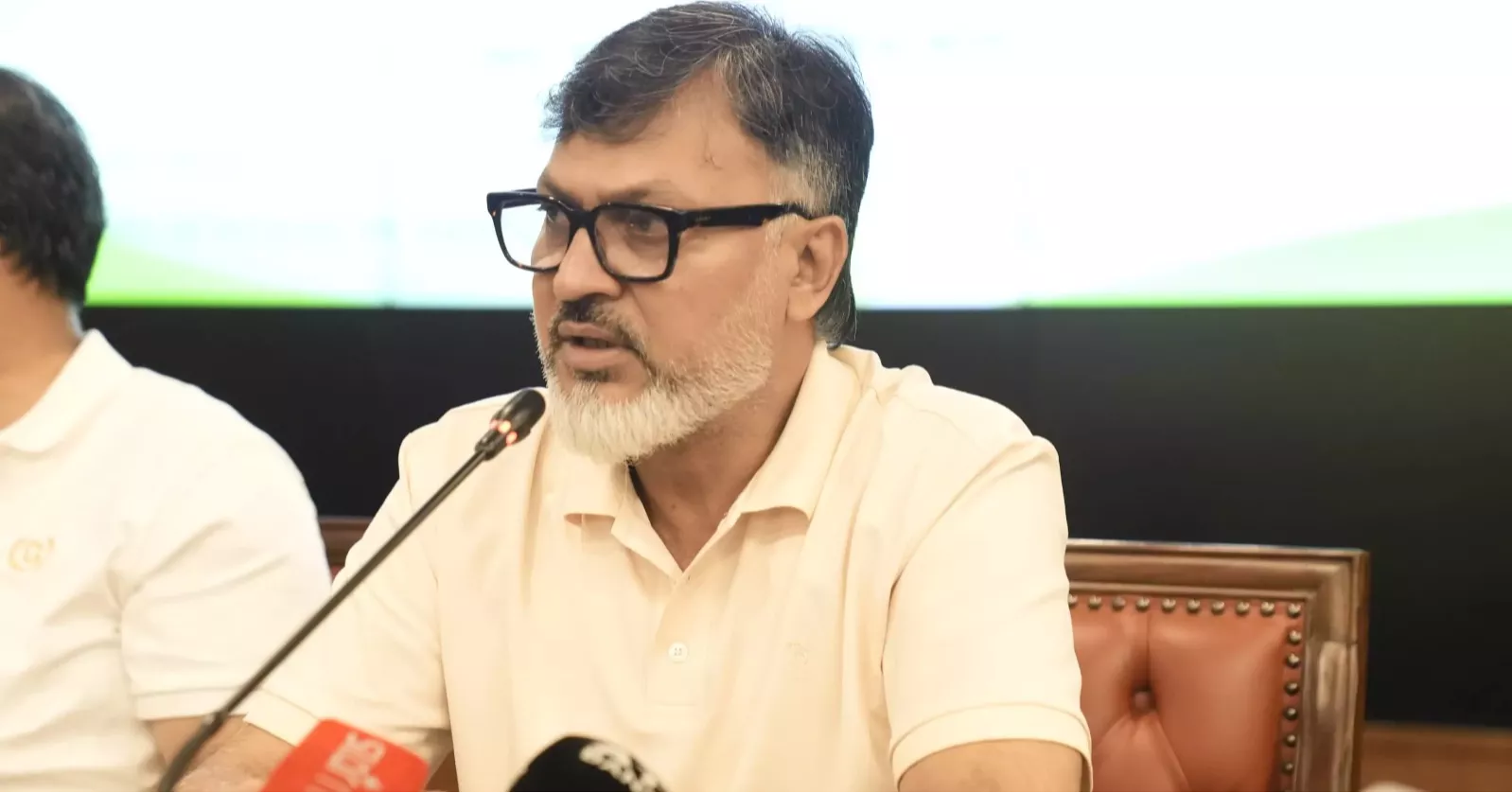 Decorative poles to be installed on major roads under DNCC: Administrator