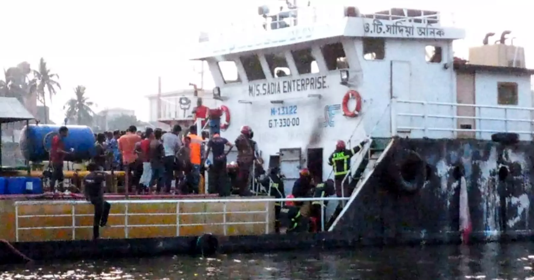 Six injured as oilcarrying vessel catches fire in Dakatia River