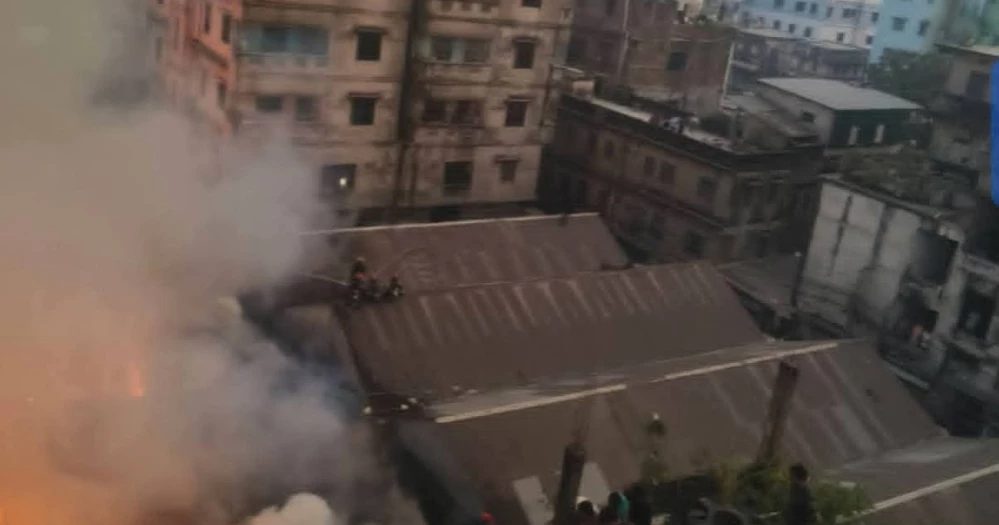 35 shops burnt in Narayanganj market fire