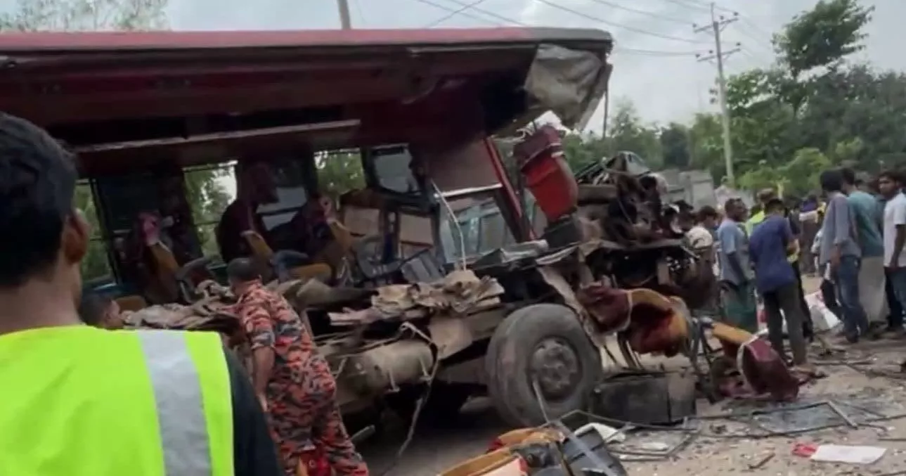 3 killed, 32 injured in collision between two buses on Dhaka–Sylhet Highway