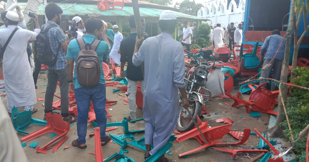 Clashes over picnic spot and shrine in Dinajpur leave 20 injured