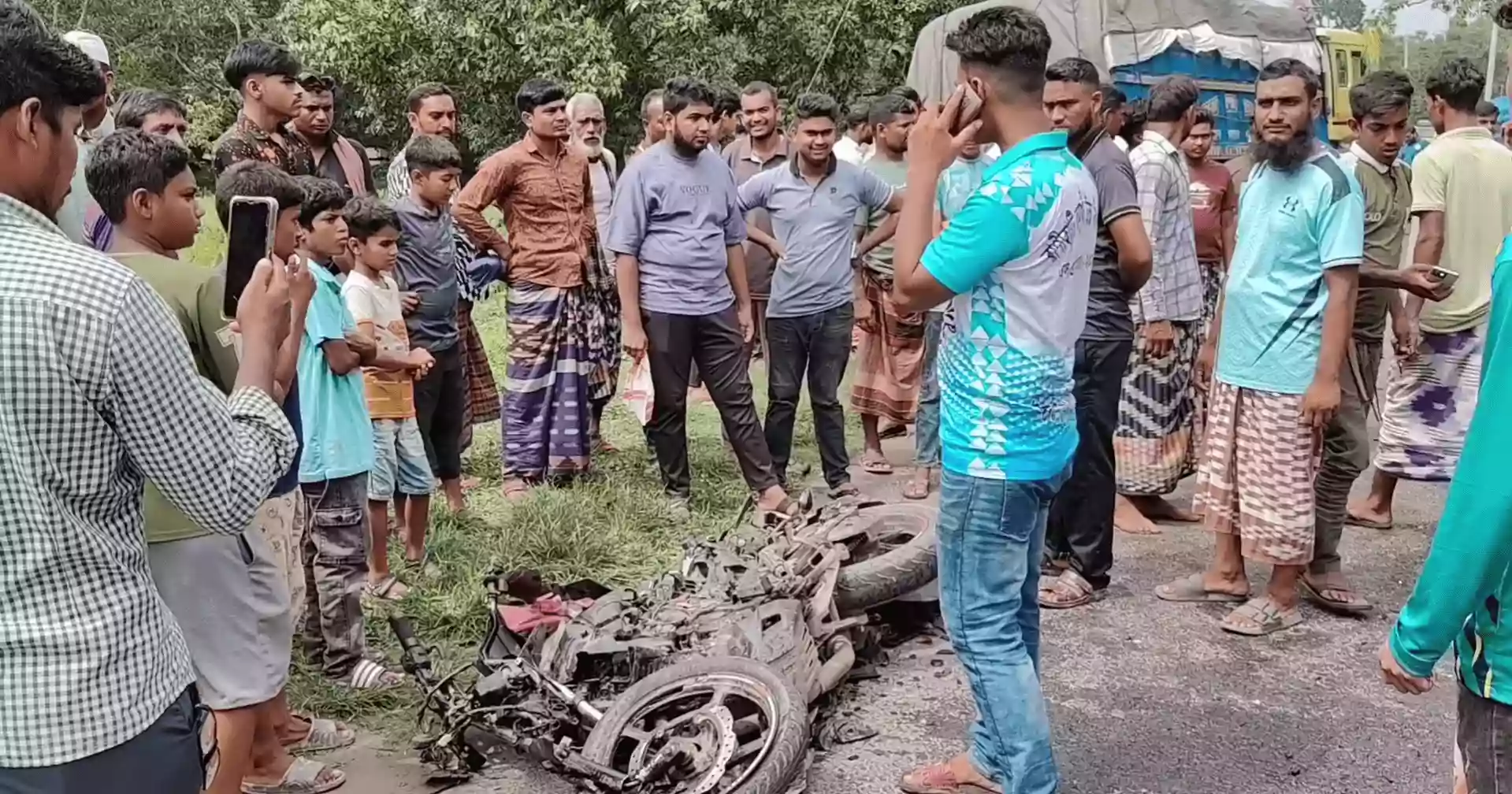 Four killed in separate road accidents in C’nawabganj