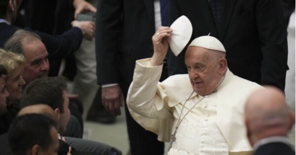 Pope Francis reprimands Vatican staff for gossiping in annual Christmas message