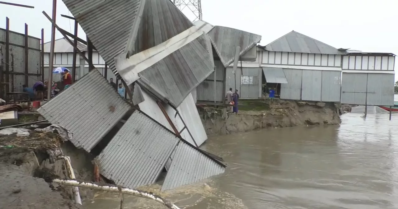 Erosion threat looms over historic Munshiganj Market