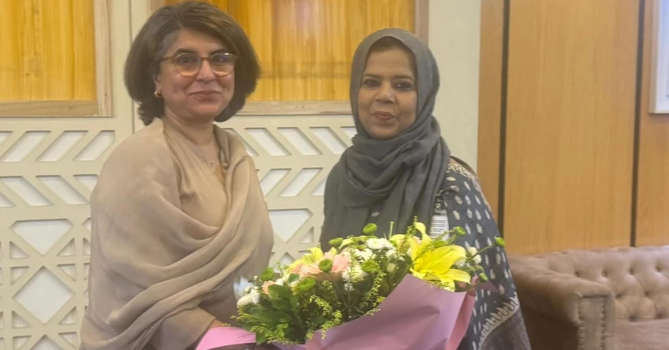 Pak Foreign Secretary Amna in Dhaka for first bilateral talks since 2010