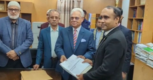 Altaf Paper BNP leader Altaf Hossain submits nomination paper