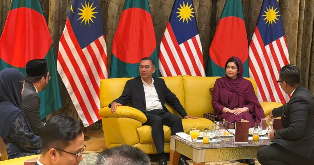 PM arrives in Malaysia on first official overseas visit