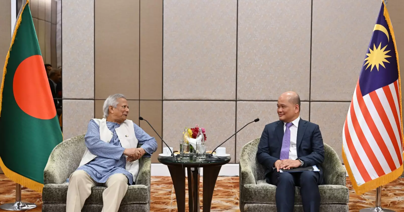 Prof Yunus urges Axiata to launch 5G, invest in Bangladesh data centres