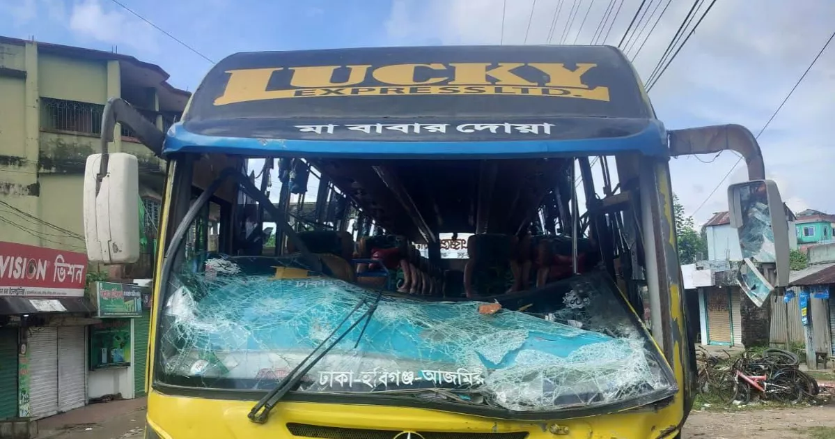 Bus-pickup collision leaves 3 dead in Habiganj