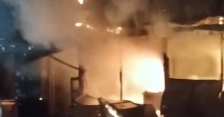 10 shops gutted in two separate fires in Gazipur