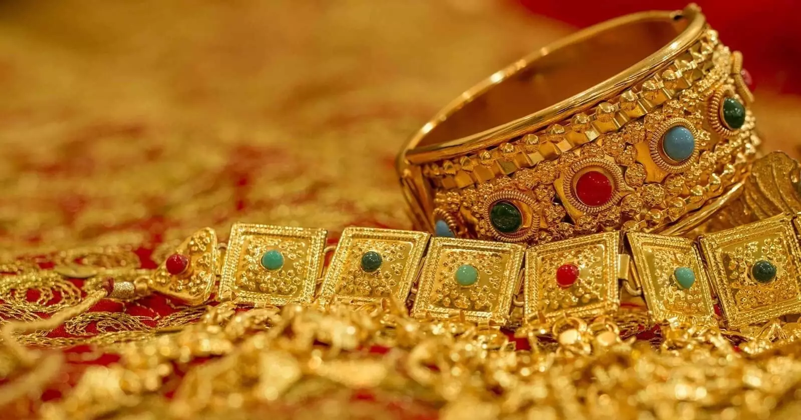 ‘Gold fever’ grips Bangladesh as prices soar