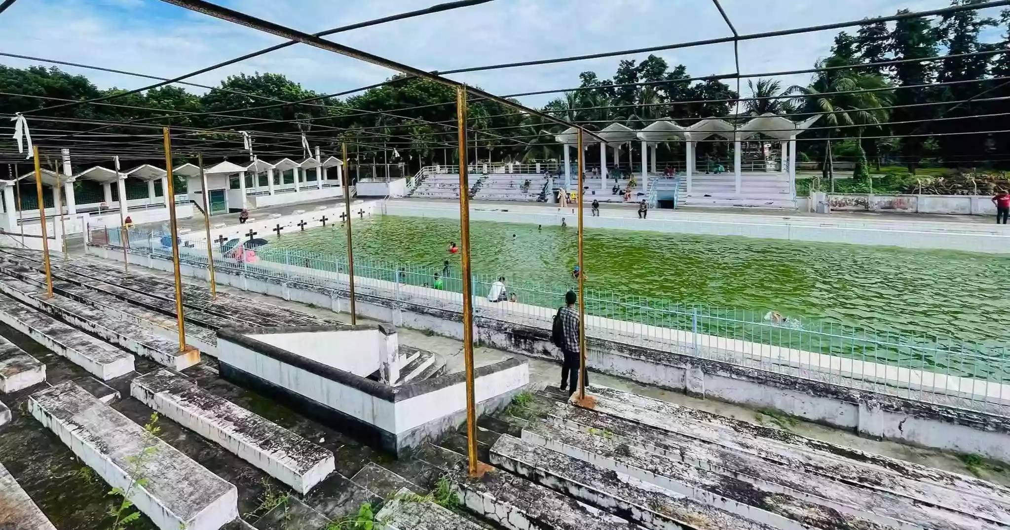 RU female student drowns in swimming pool