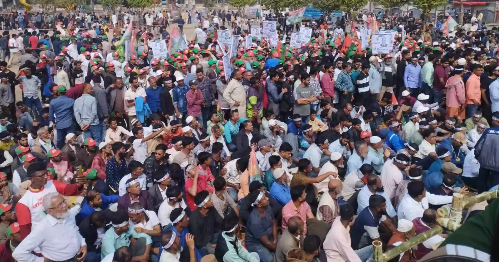 Crowds gather at Bell’s Park Ahead of Tarique Rahman’s rally in Barishal