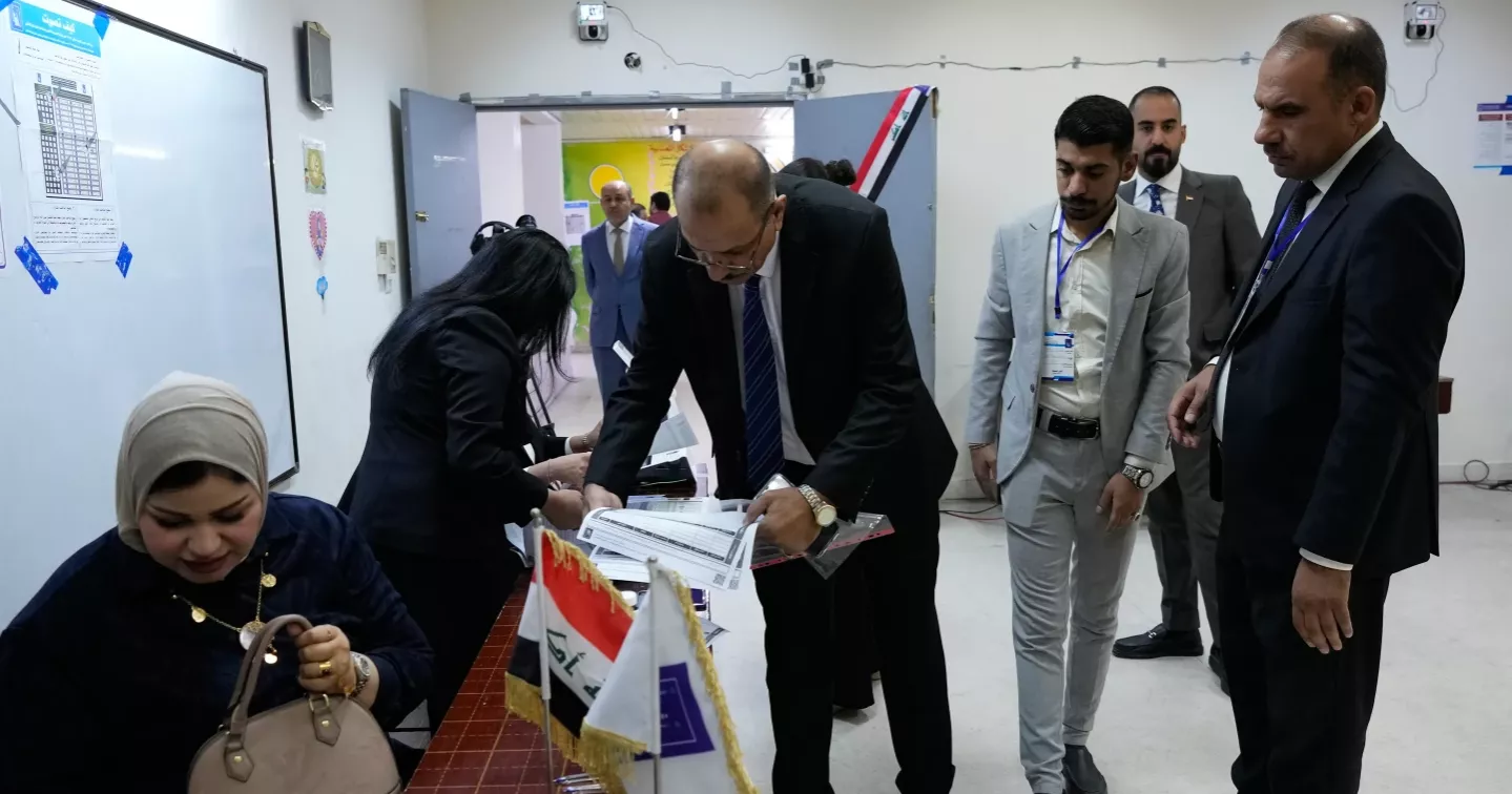 Iraqis vote amid tight security and Sadrist boycott